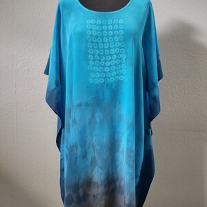 Blaue und graue Seidentunika.Handgefärbte Tunika.Handbemaltes Kleid.Lockere Seidentunika.Übergroße Tunika.Schmetterling Seidenkaftan.Hochzeitsseidentunika.Kunst zu