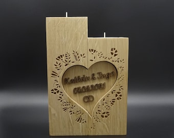 Bougie de mariage en chêne massif relié par un cœur avec un nom encadré de gravure florale