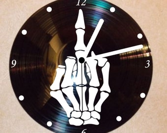 Schallplatten Uhr , Wanduhr Skelett Hand verschiedene Motive