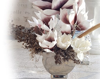 T R A U M Arrangement de beauté magnolia en amphore en argent