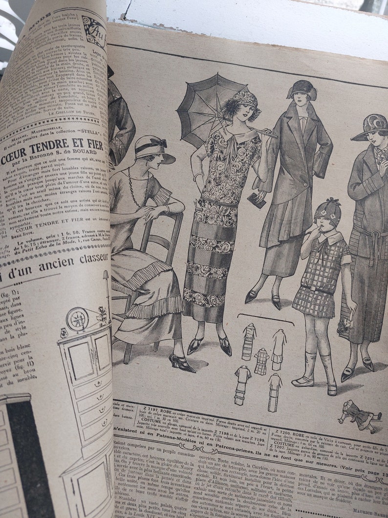 1924 Original Le Petit Echo de la Mode Shabby Newspaper image 2