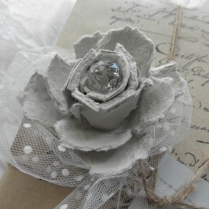 Tulle roses surprise image 2