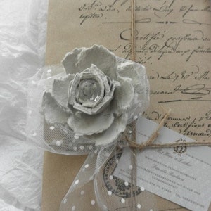 Tulle roses surprise image 1