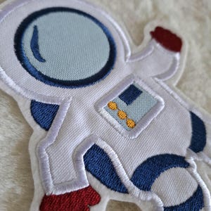 Patch Weltraum Astronaut gestickt Filz Applikation rot & blau