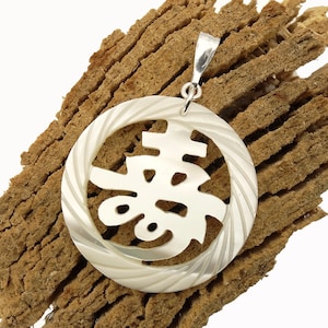 Mother of pearl pendant chinese character