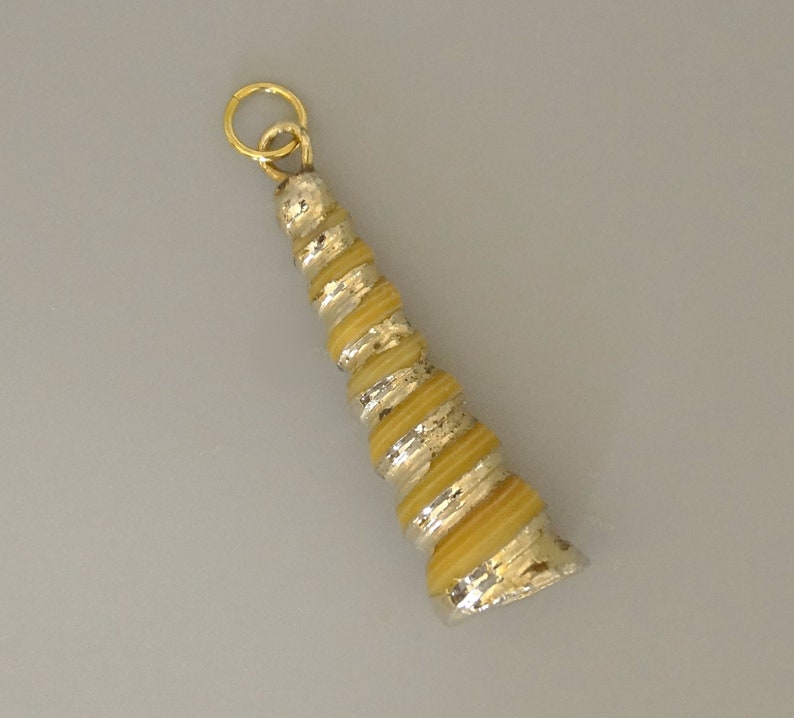 Gold-plated shell pendant image 1