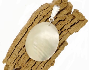 mother of pearl pendant round shape