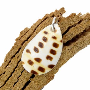 Muschelanhänger Tropfenform -  shell pendant drop shape