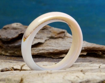 Muschel Fingerring in natürlicher Färbung Größe 55   -  shell fingerring in natural colour size 55