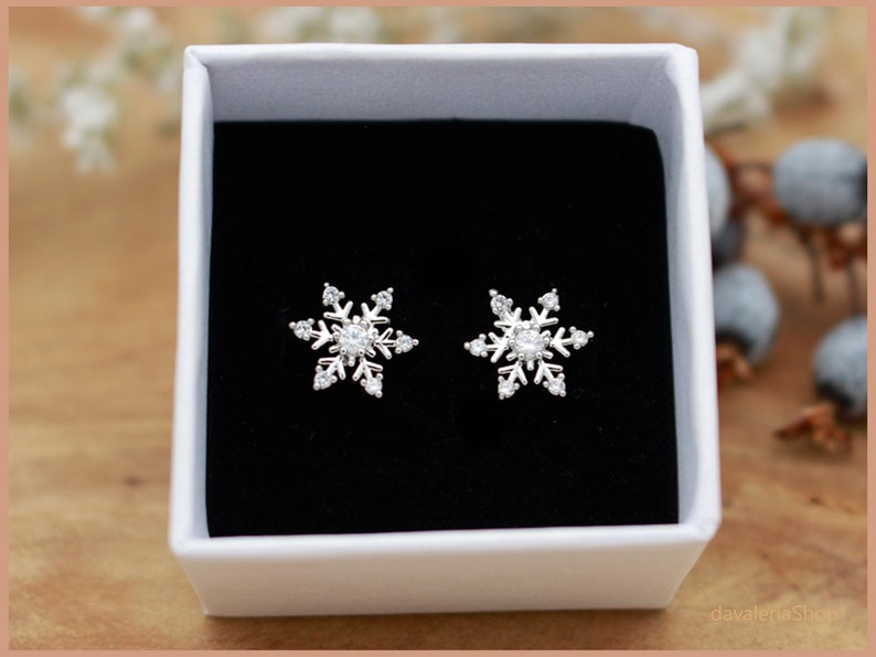 Stud earrings snowflake ice crystal glitter silver image 1