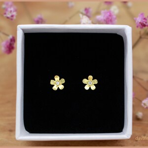 Earrings Flower Minimalist Zircon Glitter Gold image 3