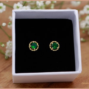 Stud earrings emerald green glitter gold image 3