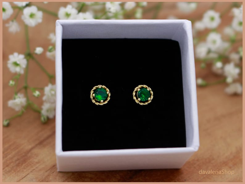 Stud earrings emerald green glitter gold image 3