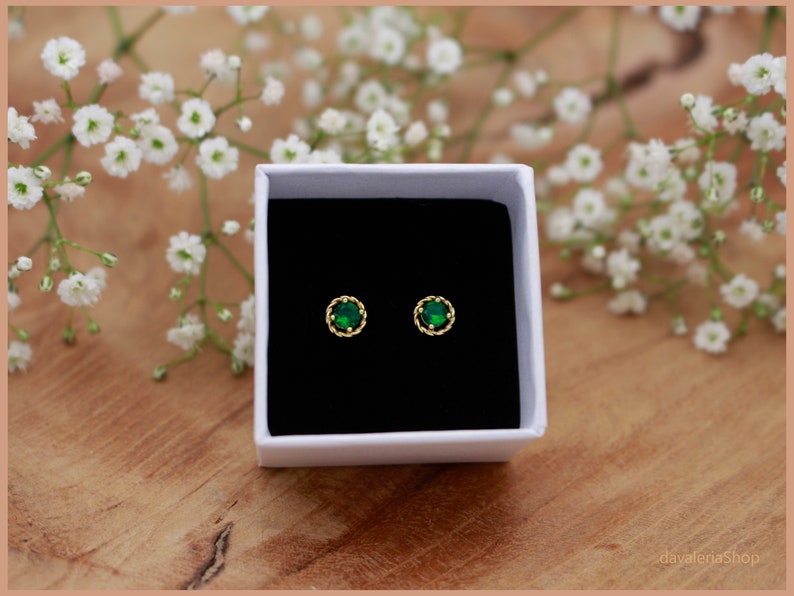 Stud earrings emerald green glitter gold image 2