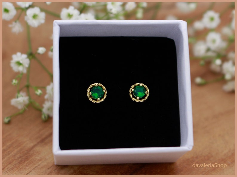 Stud earrings emerald green glitter gold image 1
