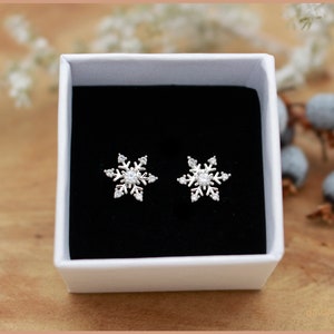 Stud earrings snowflake ice crystal glitter silver image 2