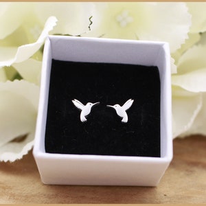 Hummingbird stud earrings - silver