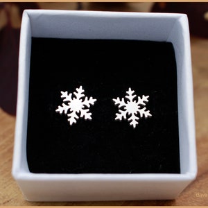 Stud earrings snowflake winter Christmas silver