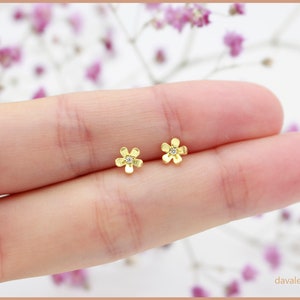 Earrings Flower Minimalist Zircon Glitter Gold image 2