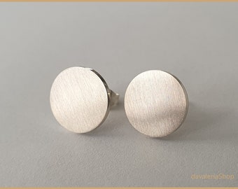 Circle stud earrings silver