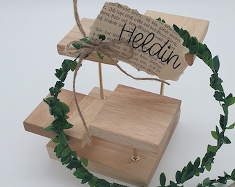 Wreath 15 cm made of artificial boxwood leaves for decoration with nostalgic paper pendants with writing for you or as a gift