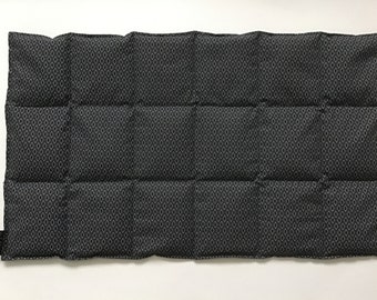 Dinkel,Weizen,Raps,XXL-18 Kammer Körnerkissen,62x35cm,schwarz/weiß/Raute,Wärmekissen,Kühlkissen,Rückenkissen