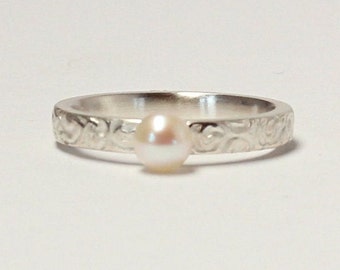 Schmaler Ring, 925 Silber, mit weißer Perle und Struktur, 3mm Breite, Verlobungsring