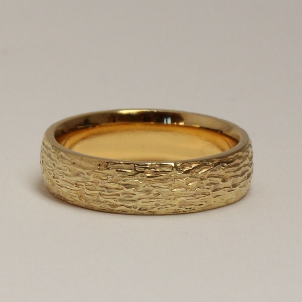 Ring, Goldfarben aus 925 Silber mit Struktur