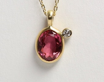 Pendentif avec tourmaline et diamant en or 750