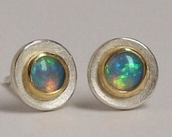 Ohrstecker mit Opal in 925 Silber und 900 Gold, 8mm, Regenbogenfarben