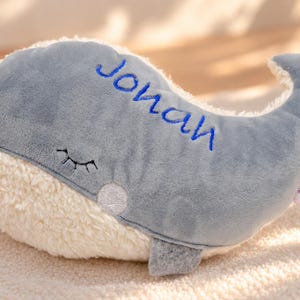 Wal personalisiertes Kuscheltier mit deinem Wunschnamen - freie Stickgarnwahl -superkuschlig und zuckersüß