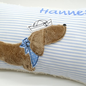 Almohada de peluche Perro salchicha Teckel Perro salchicha con el nombre deseado bordado Almohada de bautismo Perro salchicha pequeño para abrazar Almohada con nombre de perro de caza hellblaue Streifen