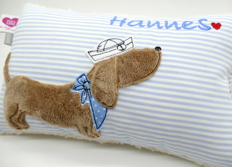 Almohada de peluche Perro salchicha Teckel Perro salchicha con el nombre deseado bordado Almohada de bautismo Perro salchicha pequeño para abrazar Almohada con nombre de perro de caza hellblaue Streifen