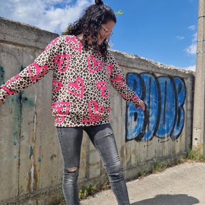Mama&#39;s trendy sweater, sweatshirt oversize, leopard print neon hearts