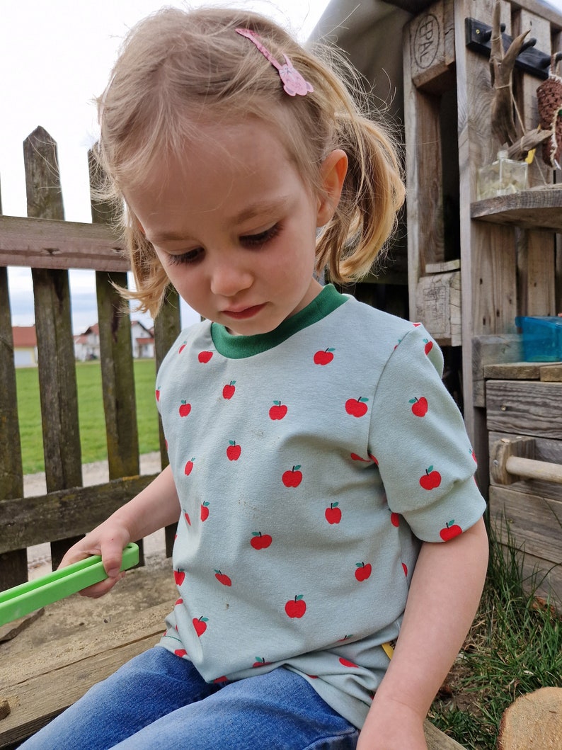 Children's t-shirt, t-shirt, apple, sage green image 2