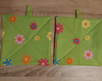 Set Topflappen, Untersetzer, 2 Stück, Baumwolle + Thermovlies, Blüten, grün, Geschenk