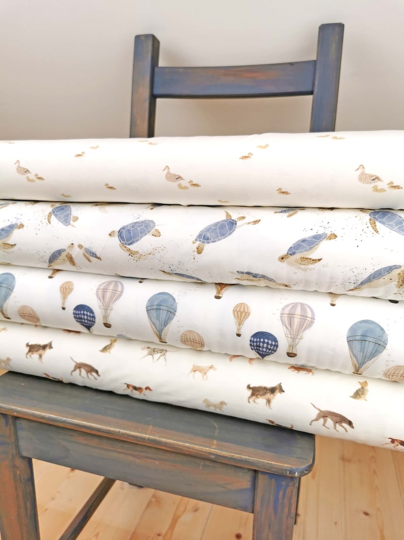 Wundervolle Family Fabrics Jerseys Ducks, Turtles Blue, Hot Air Balloons Blue, Dogs Stoffpaket Frühjahr Sommer 2022 Enten Hunde Bild 4