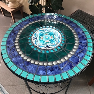 Table en mosaïque, pièce unique faite à la main pour le jardin image 1