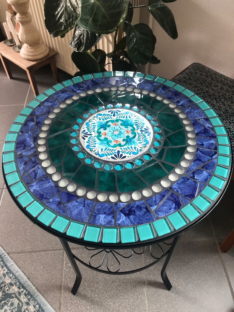 Table en mosaïque, pièce unique faite à la main pour le jardin image 1