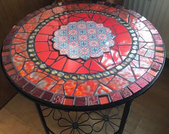 Table en mosaïque, pièce unique faite à la main pour le jardin
