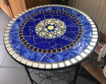 Table en mosaïque, pièce unique faite à la main pour le jardin