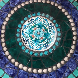 Table en mosaïque, pièce unique faite à la main pour le jardin image 2