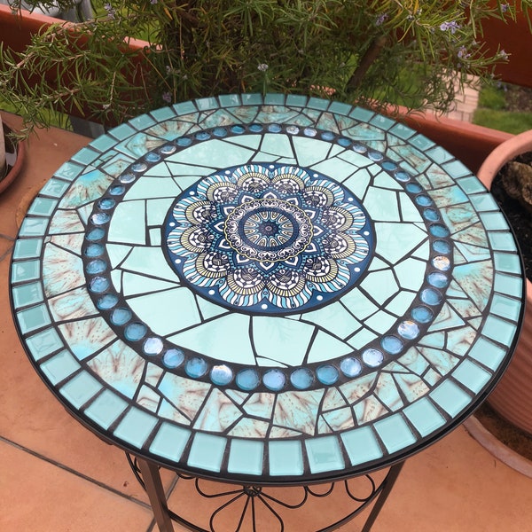 Table en mosaïque, pièce unique faite à la main pour le jardin