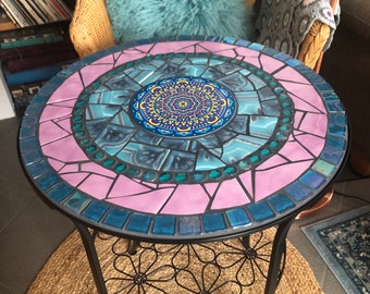 Table en mosaïque, pièce unique faite à la main pour le jardin