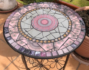 Table en mosaïque, pièce unique faite à la main pour le jardin