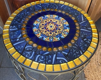 Mosaiktisch, handgemachtes Unikat für den Garten