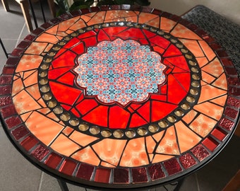 Table en mosaïque, pièce unique faite à la main pour le jardin