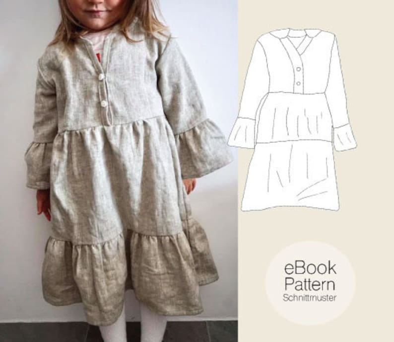 Puede incluir: Un vestido gris de capas con mangas largas y cierre de botones. El vestido tiene un dobladillo con volantes y un dise&ntilde;o simple y cl&aacute;sico. La imagen tambi&eacute;n incluye un dibujo de l&iacute;nea del vestido, etiquetado como "eBook Pattern Schnittmuster".