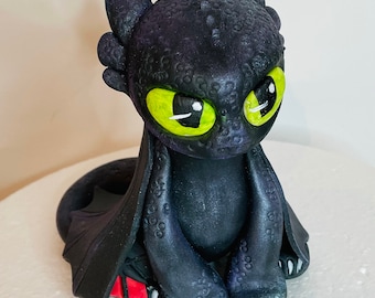 Fondant figures, cake decoration Toothless