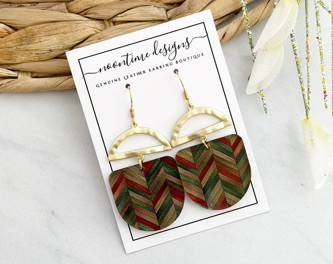 Chevron Wood Acrylic Earring  //  Christmas Earring  // Acrylic Earring // Wood Pattern Earrings // Gold, Red & Green Earrings